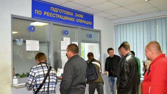 Сервисные центры МВД начали выдавать международные права