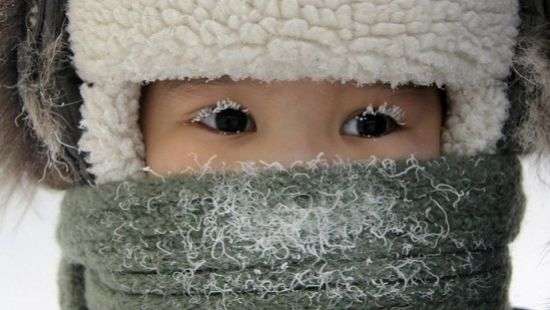 Как защитить кожу ребенка от зимних морозов, рассказал дерматолог