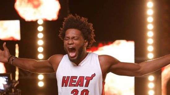 В США баскетболист требует миллиард у клуба