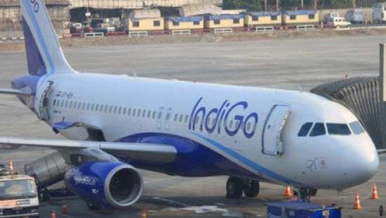 Пассажир самолета открыл запасной выход прямо перед взлетом