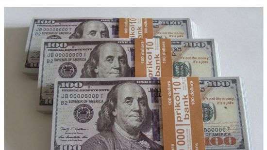 Мошенники продали пенсионерке из Ровно сувенирные доллары по цене настоящих