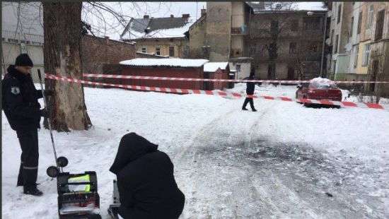 Львовянин  взорвал гранату во дворе многоэтажки