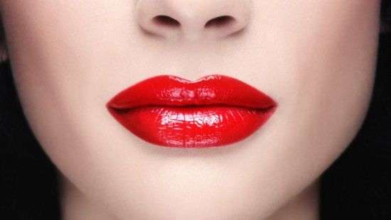 Медики не рекомендуют женщинам пользоваться помадой