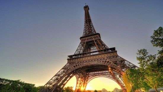 Парень и девушка готовили теракт у Эйфелевой башни