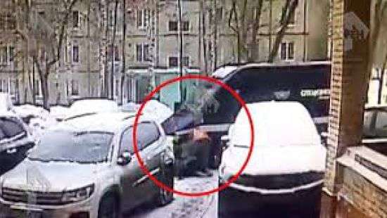 Камеры наблюдения запечатлели нападение на инкассаторов Москве