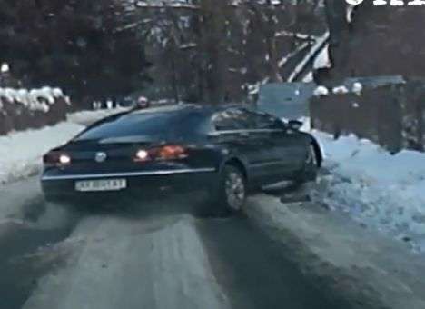 В Харькове на сотрудника СБУ, которого поймали за пьяную езду, не составили протокол (Видео)