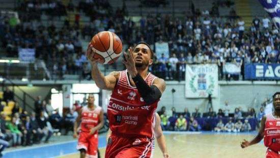 «Будивельник» подписал защитника