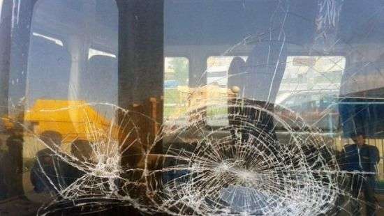 В Абхазии автобус с россиянами забросали камнями, есть пострадавшие