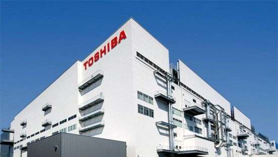 Toshiba хочет продать весь полупроводниковый бизнес