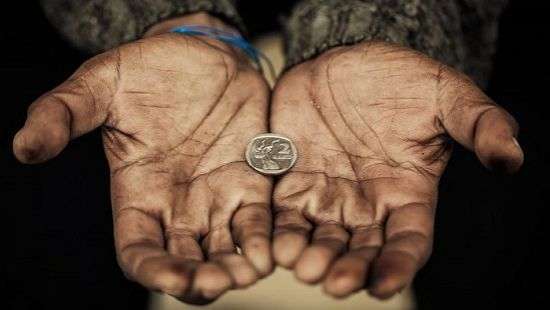 Как бедность влияет на психику, рассказали психологи