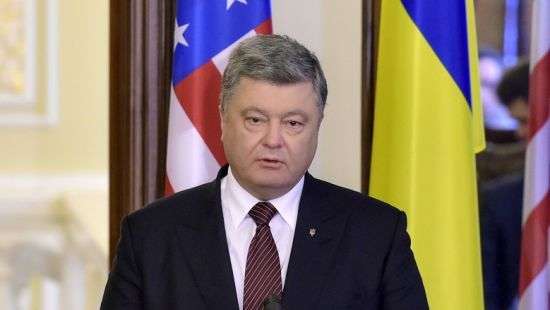 Порошенко оправдал торговлю с оккупантами желанием сохранить Донбасс