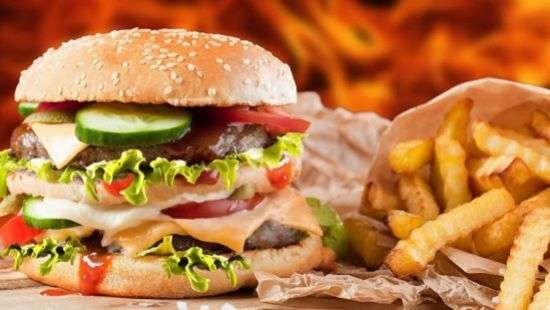 Специалисты назвали продукт, который защитит от вредного воздействия фастфуда