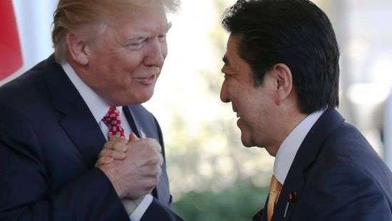 Мастер восточных единоборств показал как противостоять рукопожатию Трампа (видео)