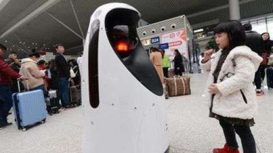 В Китае на работу вышел первый робот-полицейский