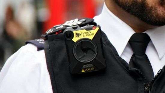 Британских учителей снабдят нательными видеокамерами (фото)