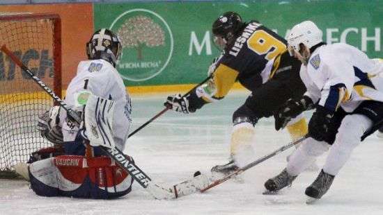 «Белый Барс» выиграл матч аутсайдеров