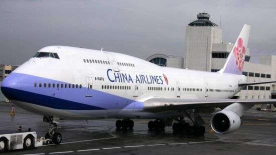 300 пассажиров не вылетели с Тайваня  из-за повреждения обшивки самолета