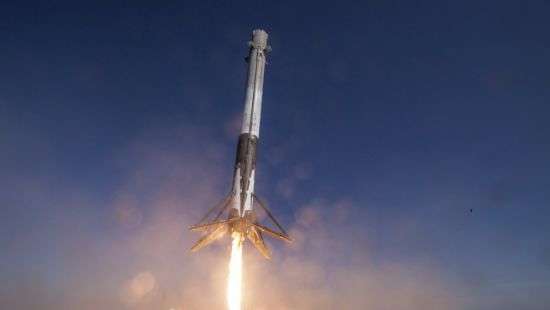 Опубликовано видео приземления отработавшей первой ступени Falcon 9