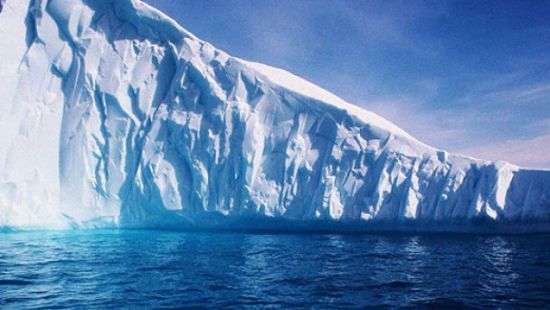 Айсберг размером с Манхеттен откололся от Антарктиды (видео)