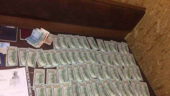 СБУ поймала чиновника с тремя миллионами гривен