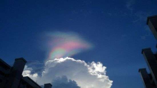 Появилось видео «огненной радуги» над Сингапуром