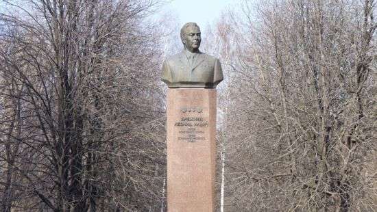 Бюст Брежневу отремонтируют за счет бюджета Украины