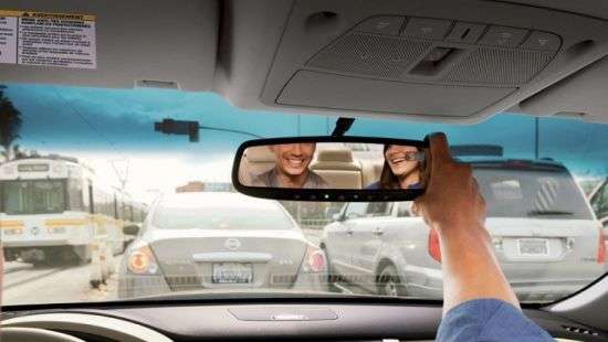 Xiaomi представила автомобильное зеркало с дисплеем