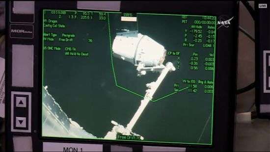 Космический грузовик Dragon опоздал к МКС на сутки