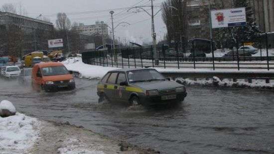 В Днепре поднялся уровень воды, столице грозит подтопление