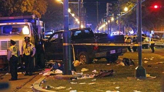 Появилось видео с места наезда авто на толпу людей в США