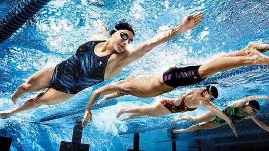 Эксперты назвали 5 преимуществ плавания для фигуры и здоровья