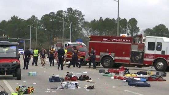 В США пенсионер на авто протаранил карнавальное шествие подростков