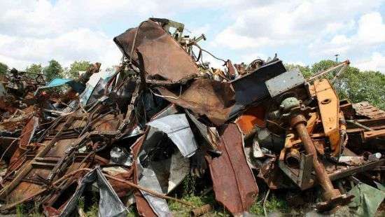 Кабмин поручил УЗ продать свой металлолом украинским метзаводам