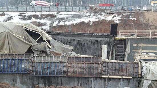 В Москве обрушился строящийся мост, есть жертвы (видео)