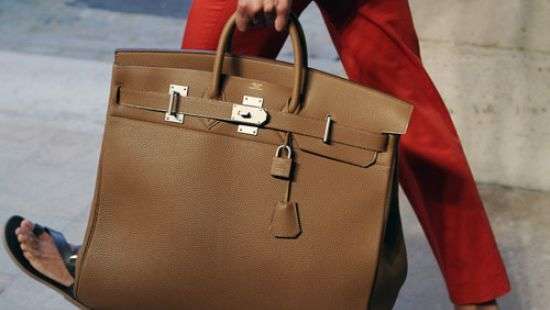 В Париже модели одели сумки на голову (фото)