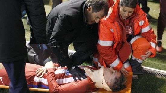 Футболист «Атлетико» получил тяжелую травму головы