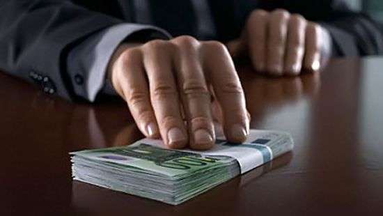 Средний размер взятки в Украине составляет 1350 евро