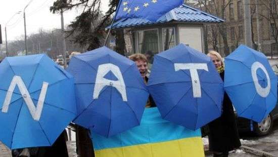 Социологи выяснили отношение украинцев к вступлению в НАТО и ЕС