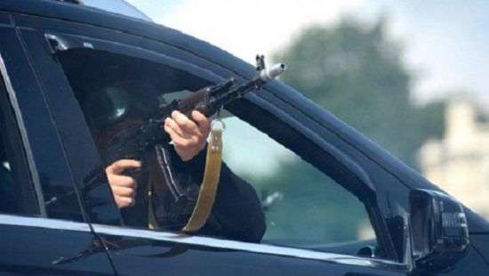 В США из автомата расстреляли авто с женщиной и двумя детьми (видео)