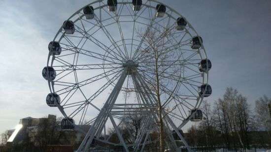 На Урале женщину с ребенком забыли на колесе обозрения