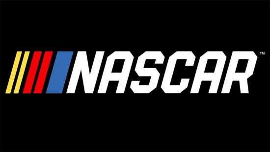 Пилоты NASCAR подрались после гонки (ВИДЕО)