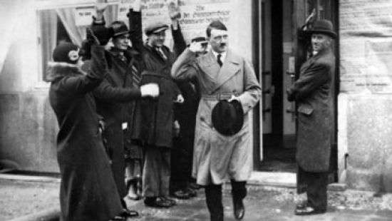 Найденный в спальне Евы Браун альбом с фото Гитлера продадут  с аукциона