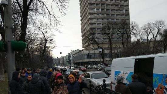 Под Радой автомобилисты митингуют за упрощенный ввоз иномарок (фото/видео)