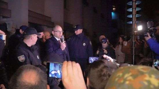 Максим Степанов призвал митингующих воздержаться от насилия