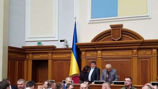 Сегодняшнее заседание Рады закрылось, так и не начавшись (видео)