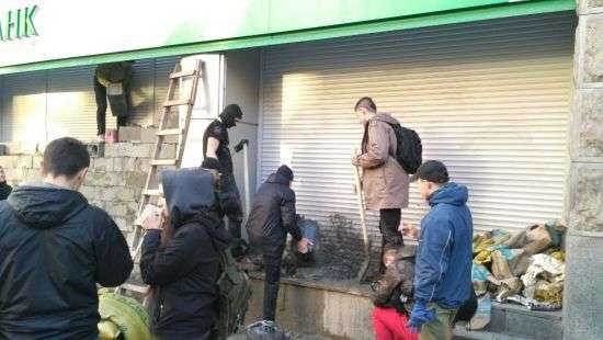 Сбербанк ввел новые ограничения для украинских клиентов