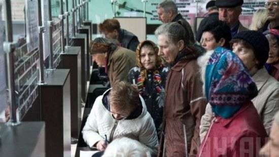 В Украине 10 работающих украинцев содержат 9 пенсионеров