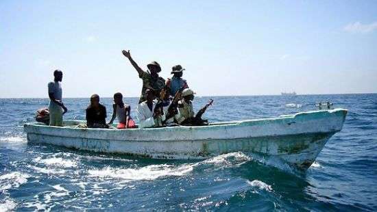 Сомалийские пираты отпустили кувейтский танкер с украинцами