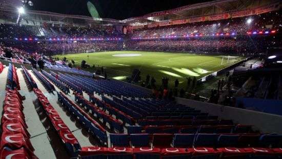 Клуб заставил фаната помыть 10 тысяч кресел на стадионе