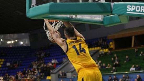 «Будивельник» разгромил «Николаев»